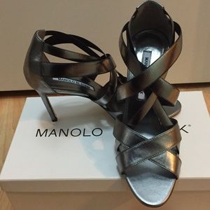 NIB Manolo Blahnik metallic napa leather heels